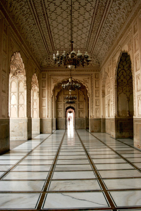 badshahi-masjid-lahore-interior12121