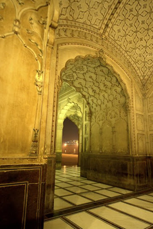 badshahi-masjid-lahore-interior121211