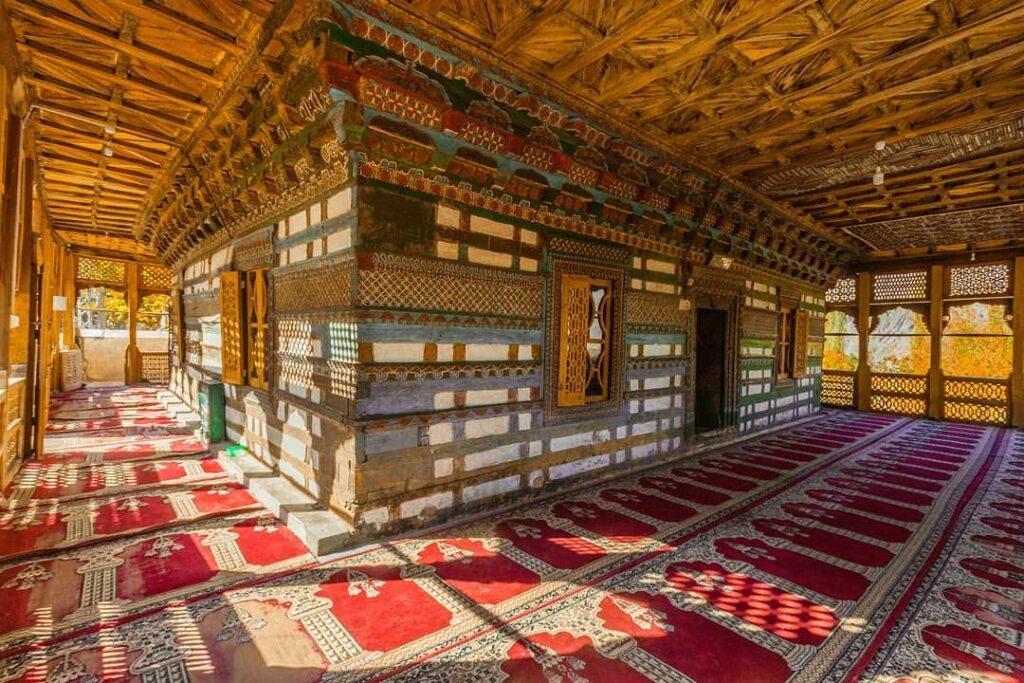 chaqchan-mosque-khaplu-interior-1024×683