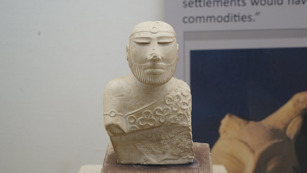 moen-jo-daro-priest-king